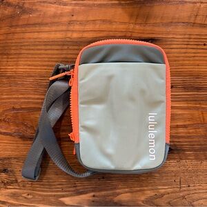 NWOT Lululemon Easy Access Crossbody bag